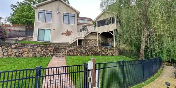 158 Oak Manor Circle