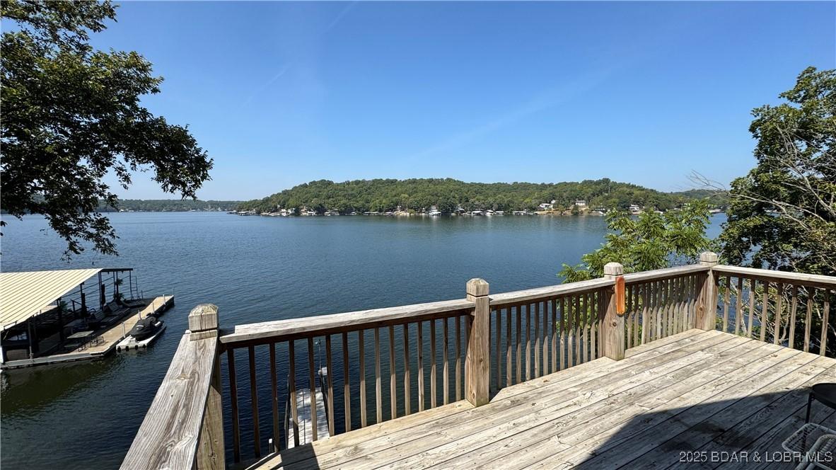 Image 2: Incredible Lake Views