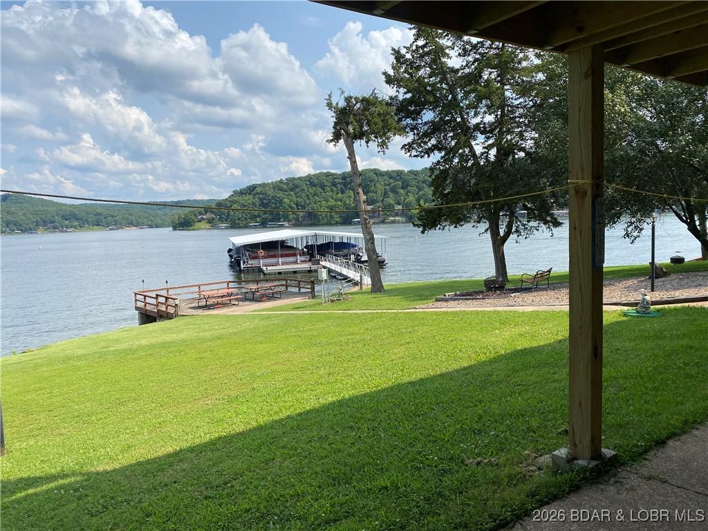 Image 1: Ready to wake up to this amazing lake view every d