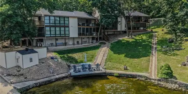 27 RoAnda Beach Drive