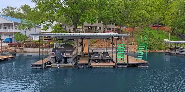 Image 2: Newer 10,000 lb boat lift and 2 newer PWC lifts ar