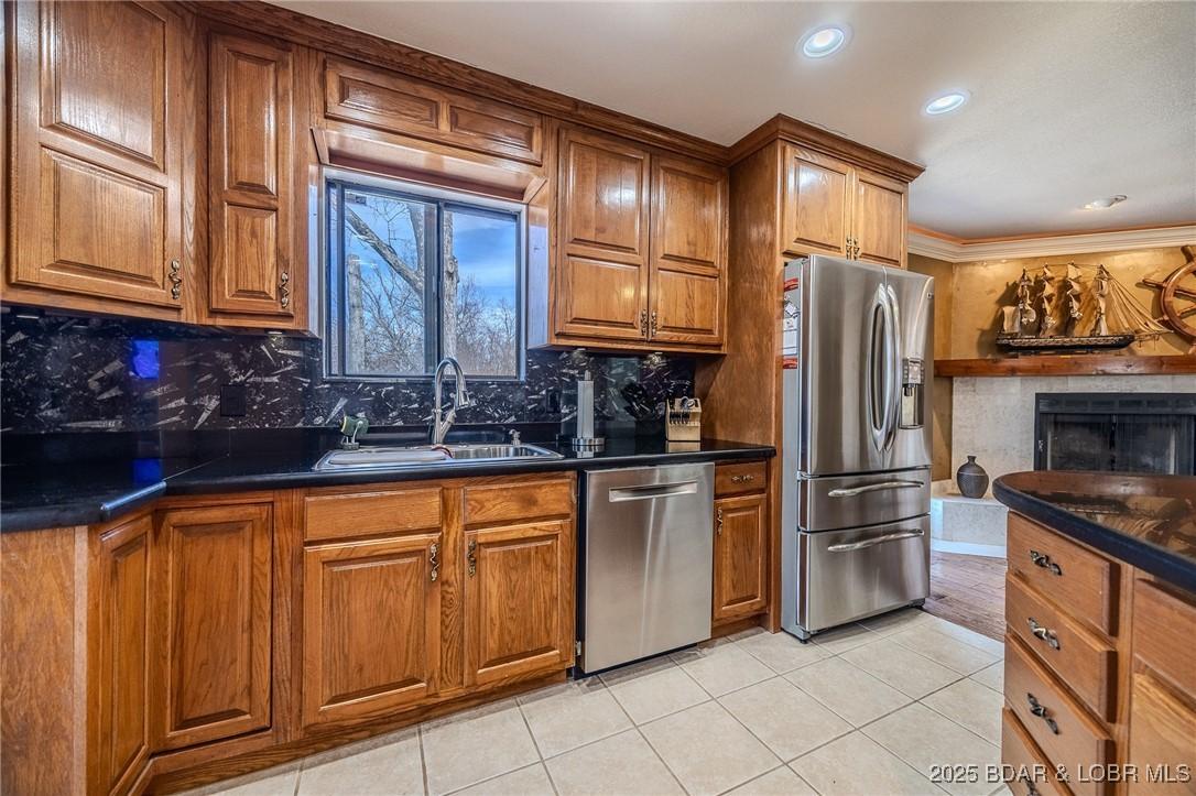 Image 4: The kitchen is the heart of every home; and this b