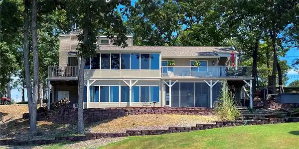 43 Old English Point