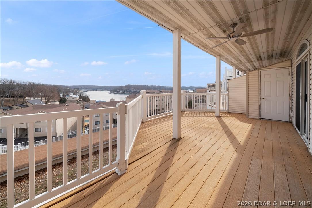 Image 4: 3 Decks w/ Lake Views