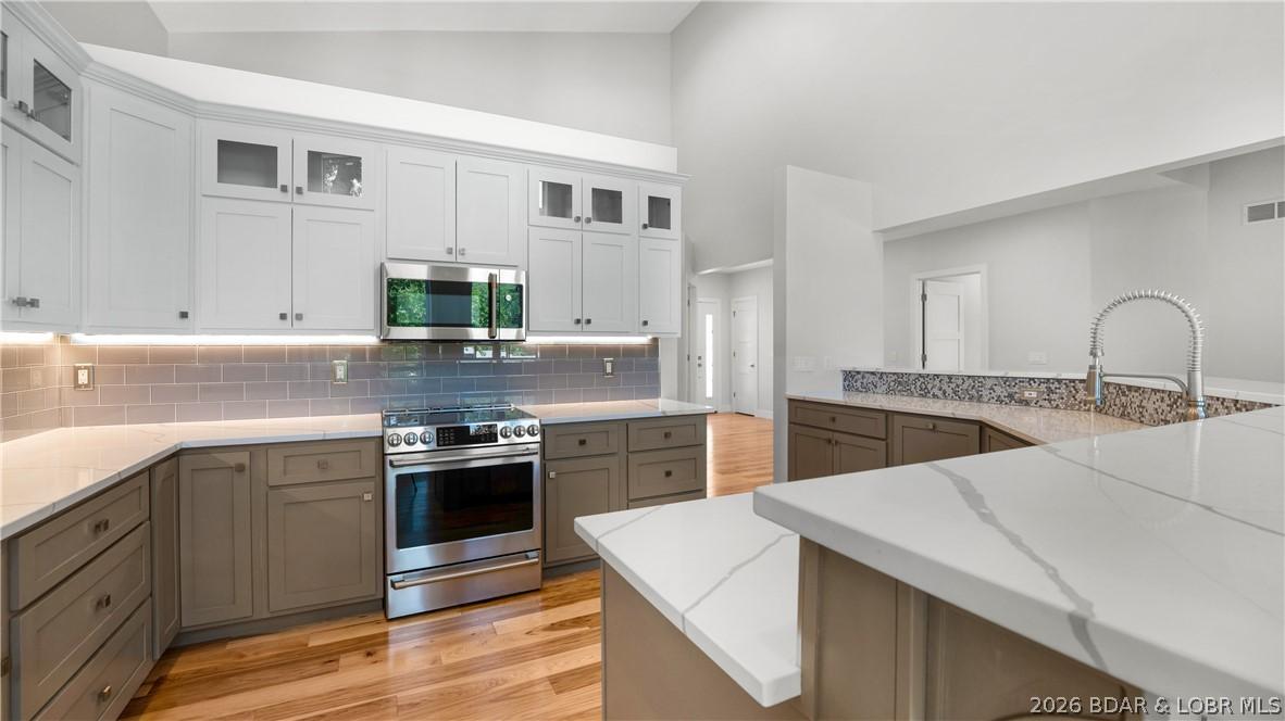 Image 3: Open Space Living - Space to Seat 12+