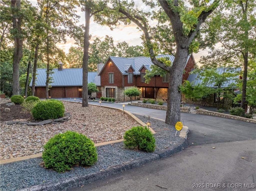 Image 1: Secluded Luxury Living !