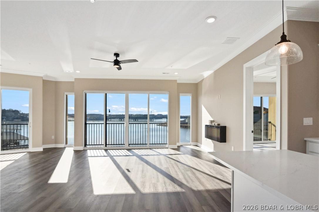 Image 3: The living room is ready for your personal touch a