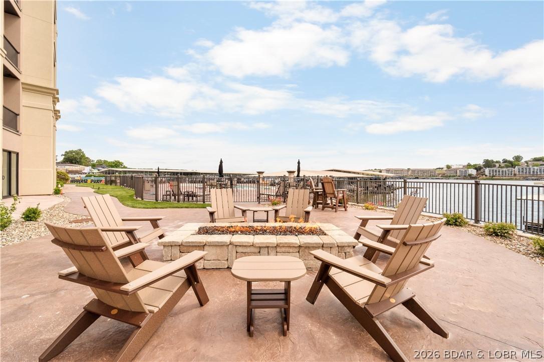 Image 4: Lakeside firepit.
