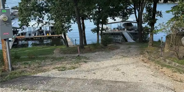 Image 2: Deeded lake access