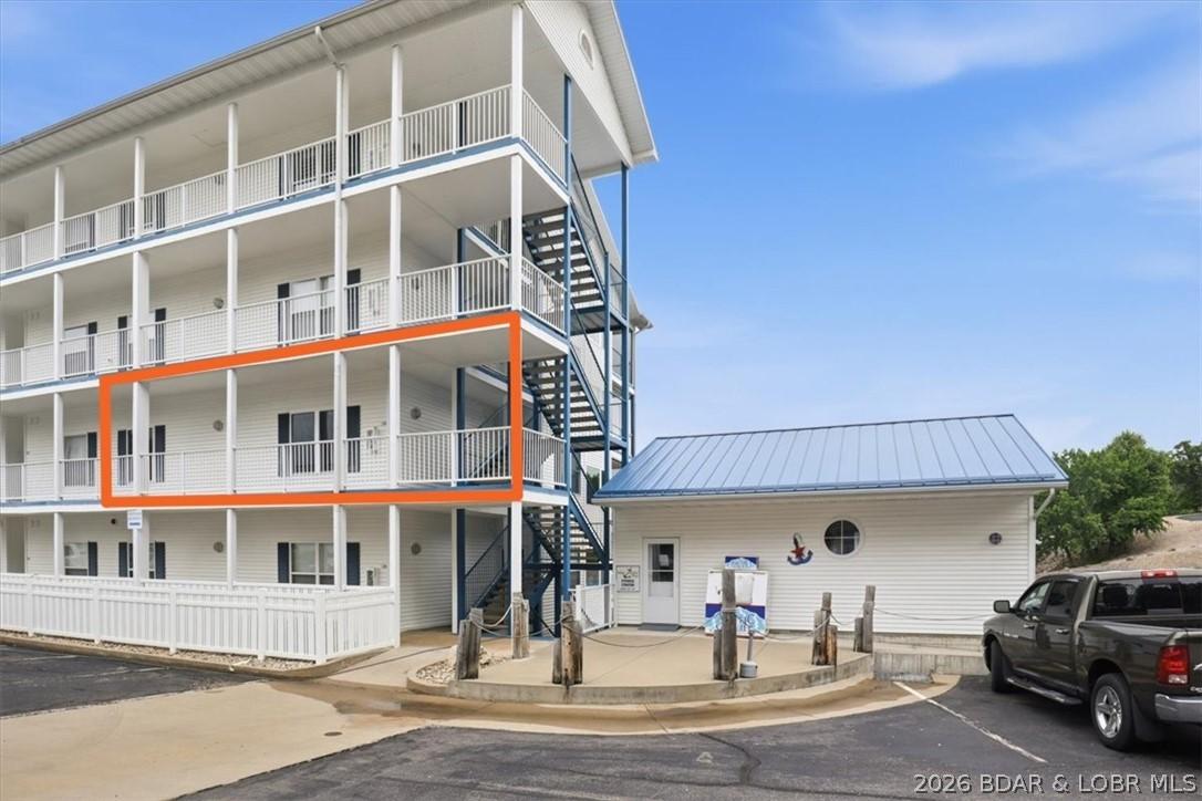 Image 2: Elevator Access to 3rd Floor! (One up from parking
