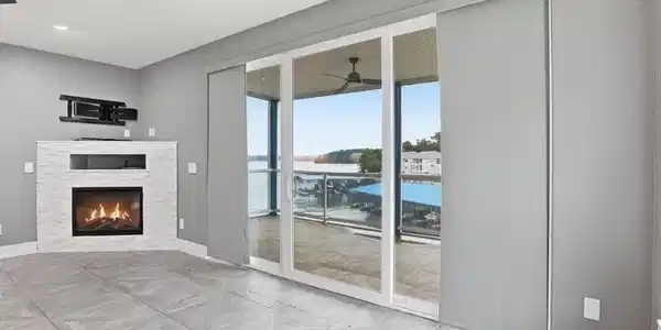 Image 4: Updated Sliding Glass Door & Energy Efficient Wind