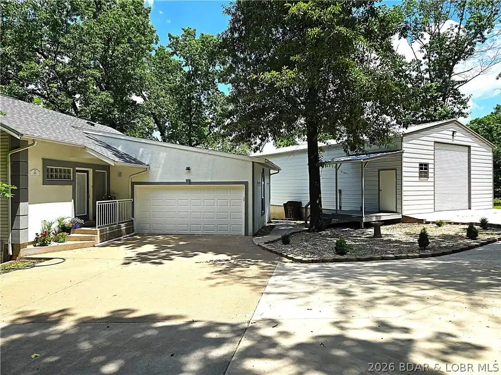 Image 1: Lake Home w/Shop