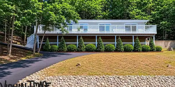 1212 Sweetwater Drive