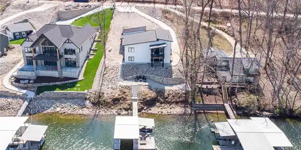 613 Cove Circle
