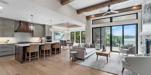 578 Via Del Lago Drive