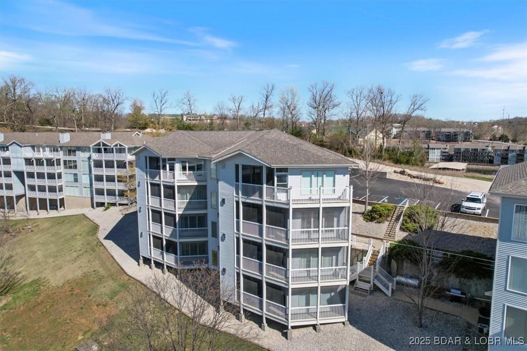 Image 2: Corner Unit, Walk In W/O Steps, 3rd Floor