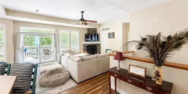 Image 4: view from kitchen area into living room