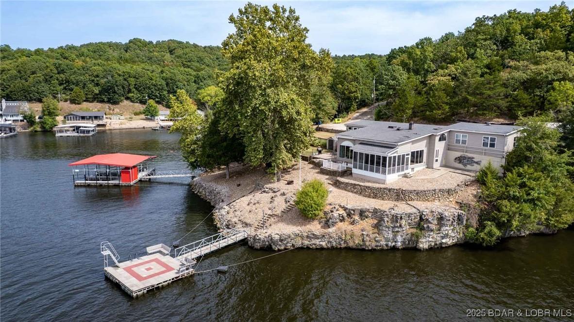 Image 3: Home with 2 well dock and swim dock
