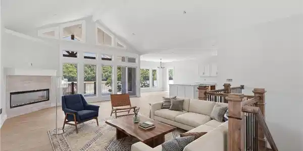 Image 4: All furniture is virtually staged