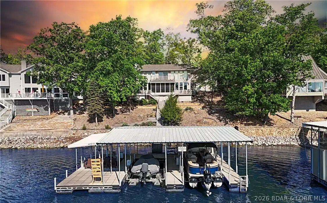 Image 1: Beautiful, well maintained, rentable home at the 4