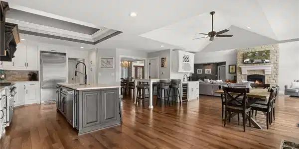 374 Lakeshore Drive