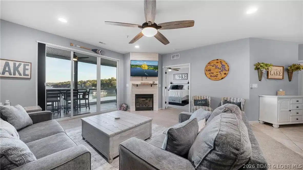 Image 1: Living room with unparalleled lake view