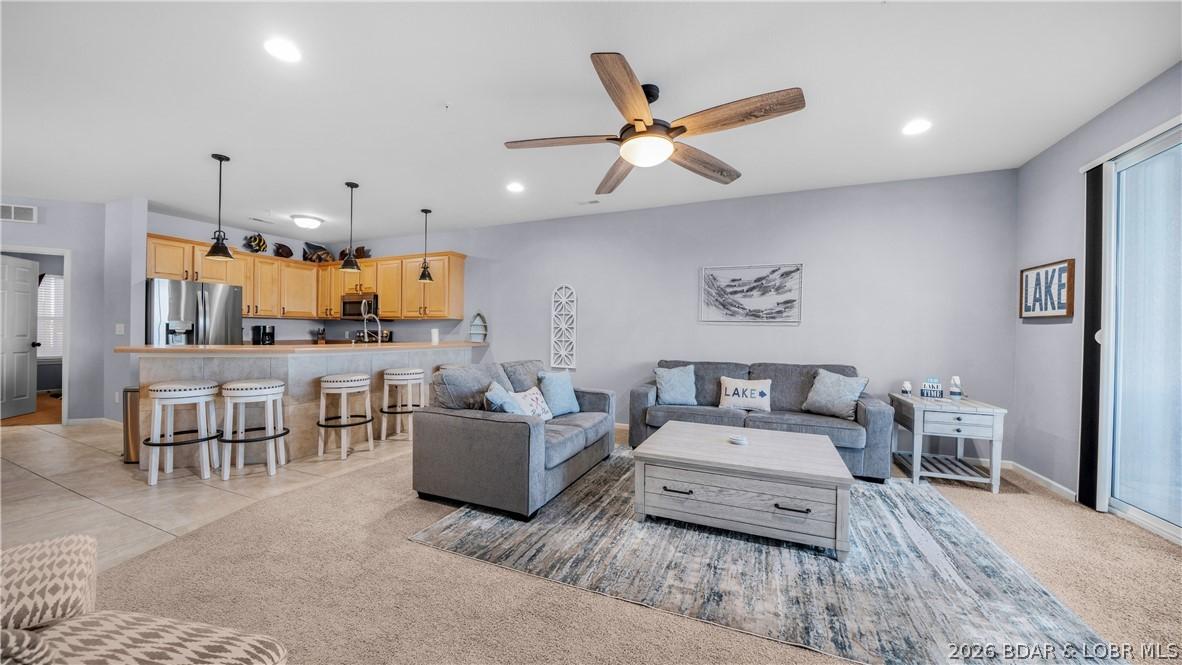 Image 4: Living room into the kitchen