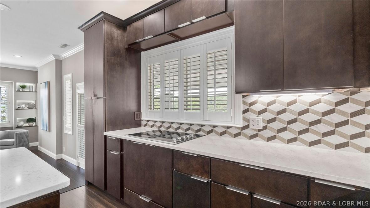 Image 4: Modern kitchen