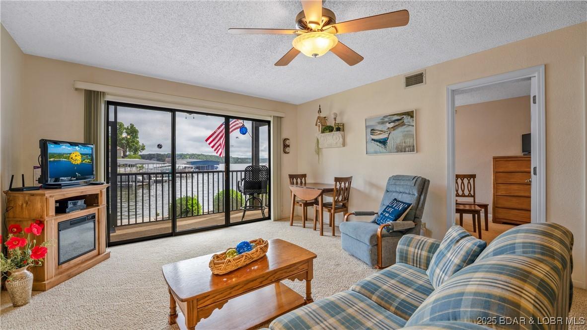 Image 4: This beautiful condo sits right at the water's edg
