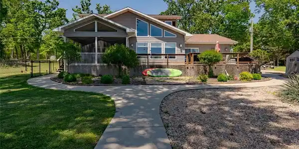 200 Long Acres Drive