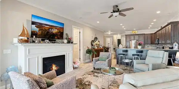 Image 4: Gas Fireplace for chilly nights