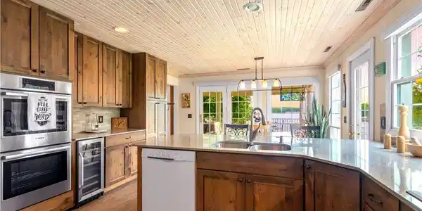 Image 4: Recently updated kitchen with alder cabinets and s