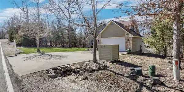 Image 3: The neighboring lot is available for additional.