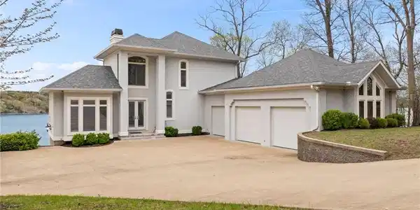 Image 2: Gorgeous Curb Appeal + Gentle Driveway