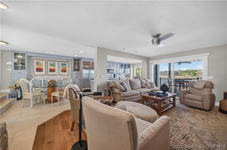 386 Waters Edge Dr 2B (33-2B)