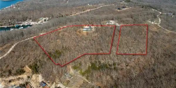 Image 2: Home with extra Lots are also for sale