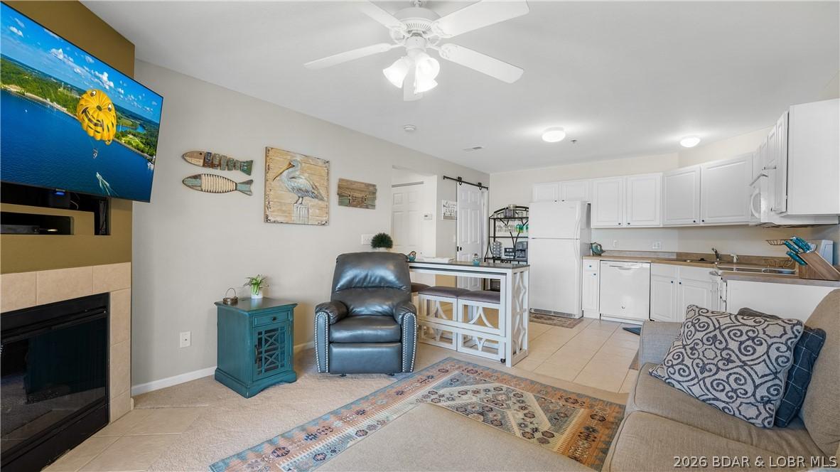 Image 4: Open and bright floorplan