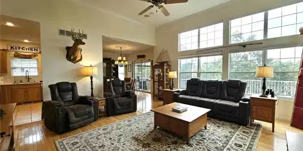 528 West End Circle