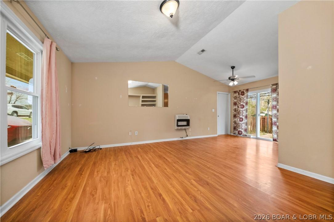 Image 4: Living Room