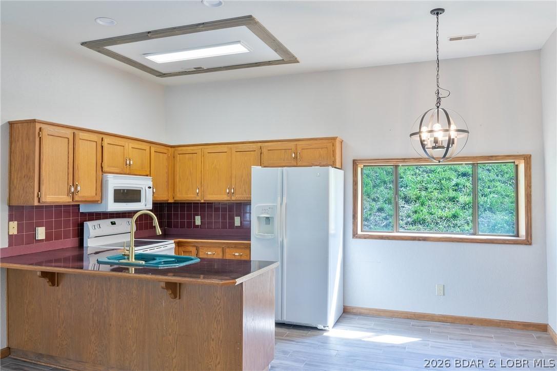 Image 2: Kitchen