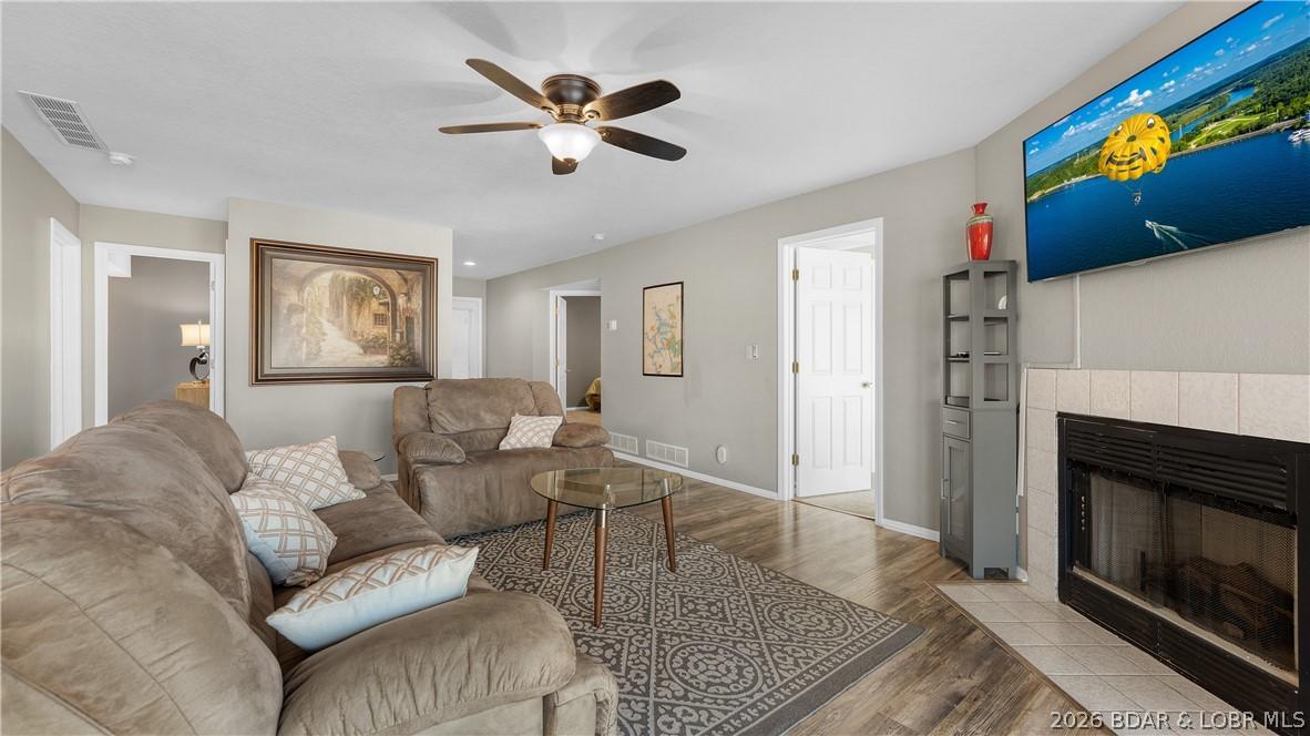 Image 3: All furniture included