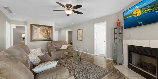 Image 3: All furniture included