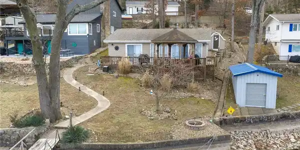28640 Moffitt Point