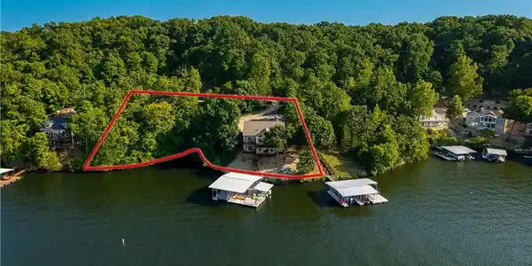 Image 3: 344' of lakefront