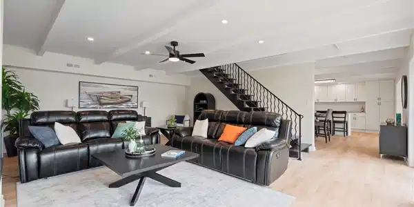 Image 3: Living Room