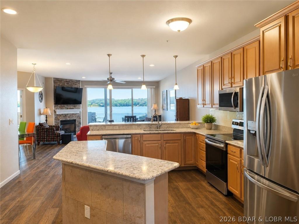 Image 3: 3. Kitchen/Living room with lake view