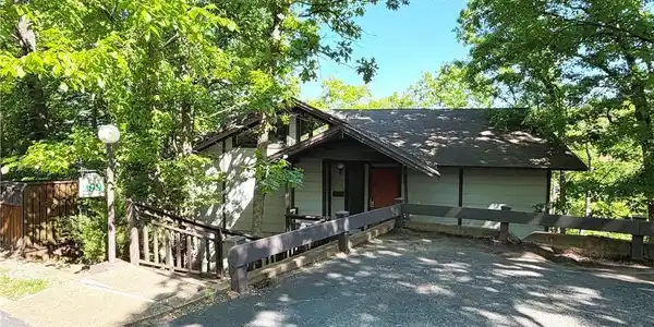299 Moongate Drive