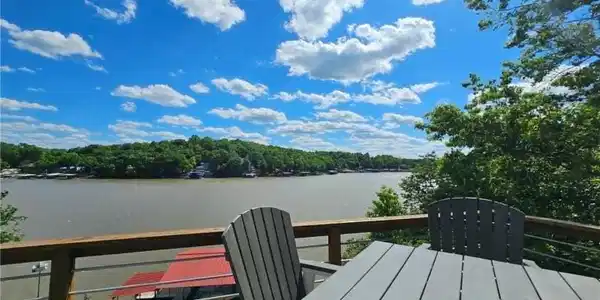 594 Redbud Lane