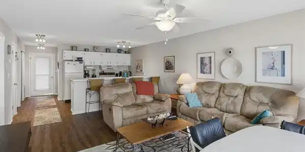 875 Parkside Place