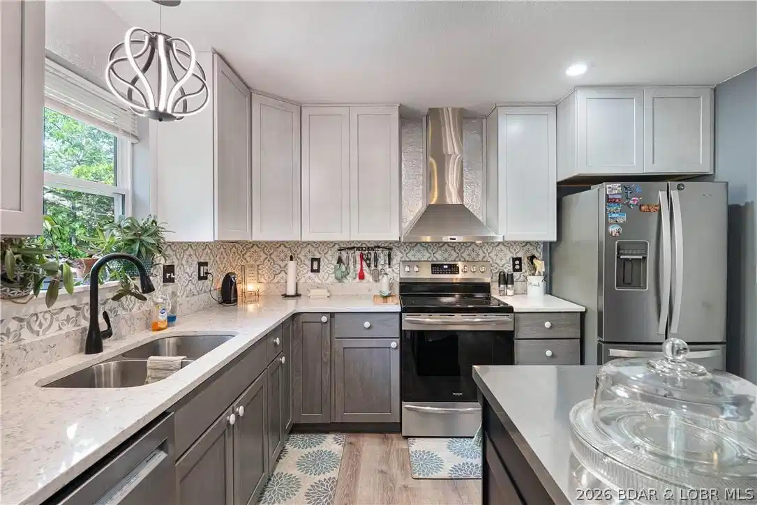 Image 1: Beautifully updated kitchen with center island&mdash;per